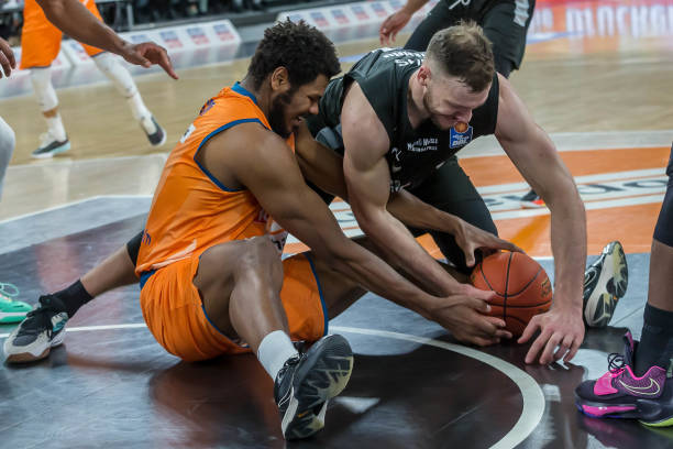 同时保持了 同时保持了