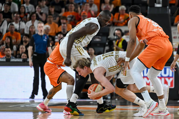 包括助跑 包括助跑